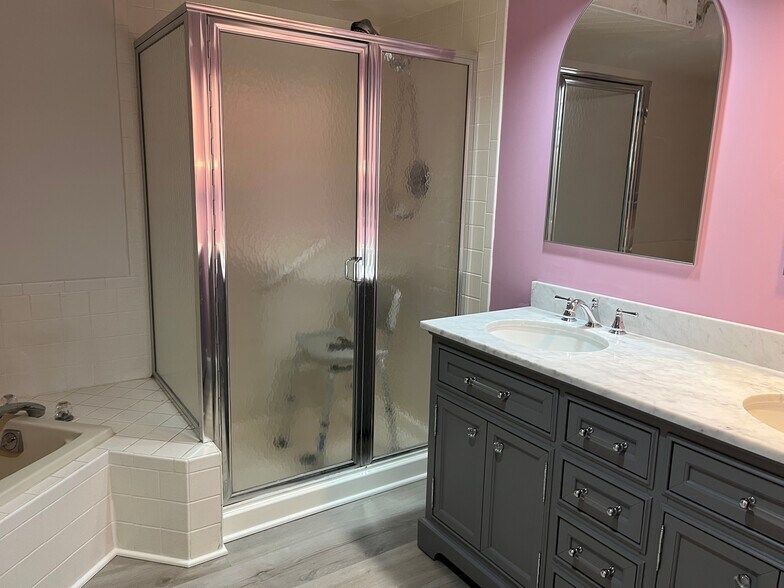 Building Photo - 12 Boulevard Dr