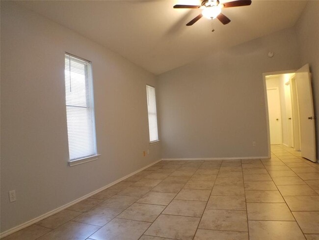 Building Photo - 8310 Los Ranchos Dr