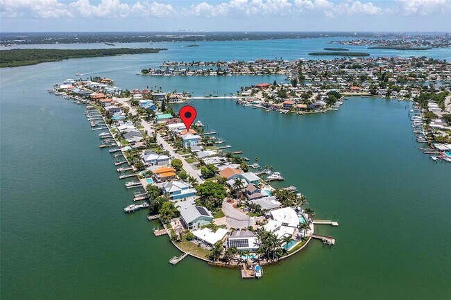 Building Photo - 821 Bay Point Dr