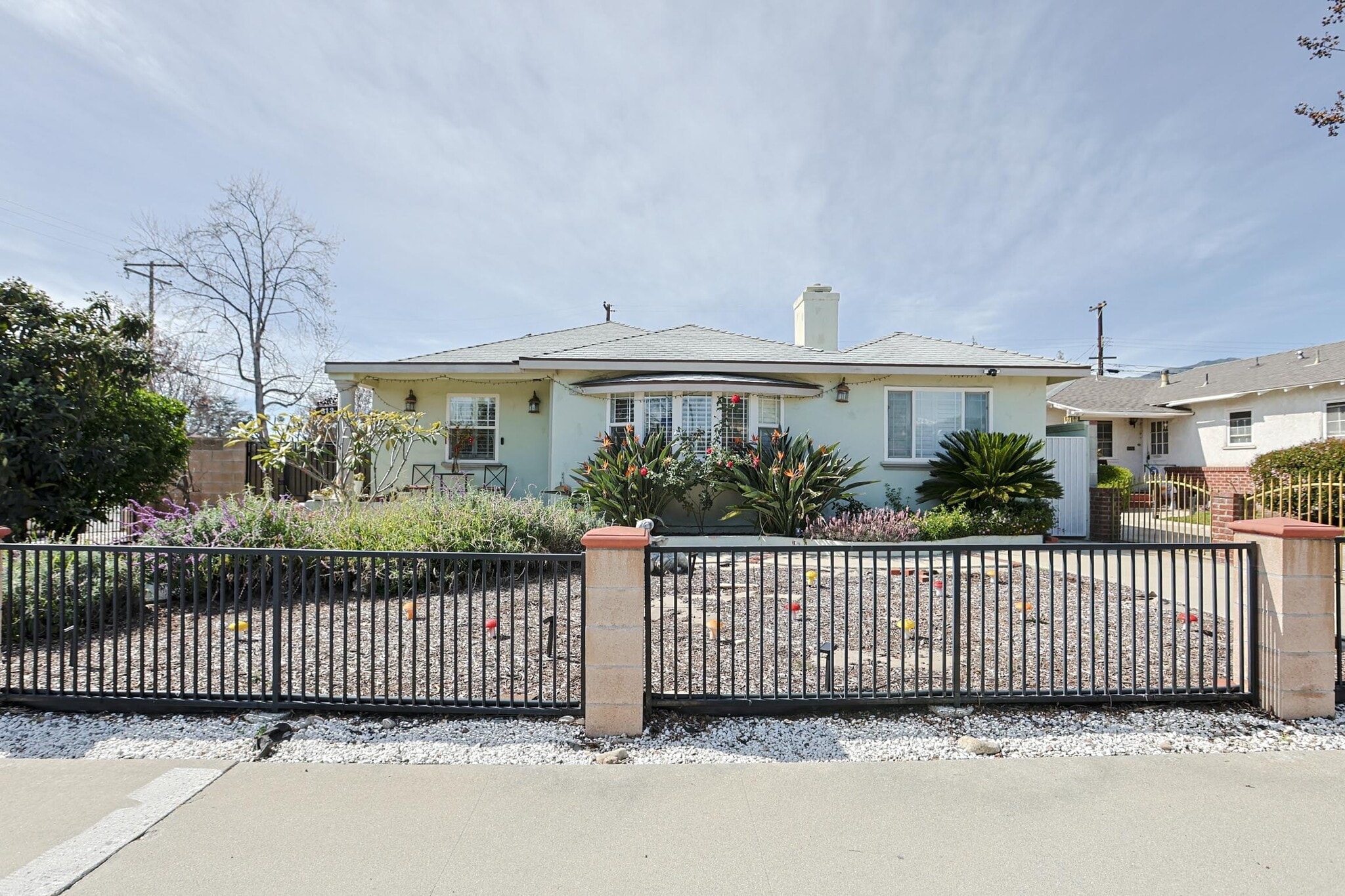 Front - 313 E 11th St