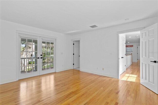 Building Photo - 4502 W Culbreath Ave