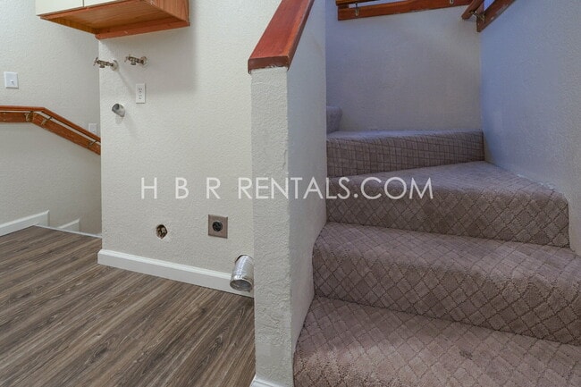 Building Photo - Spacious Family Retreat in Manteca, Ready ...