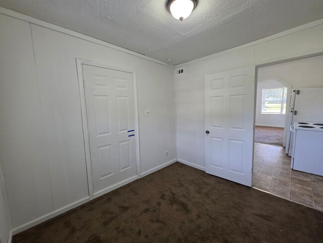 Building Photo - Cute 2BR/1BA House on Corner Lot