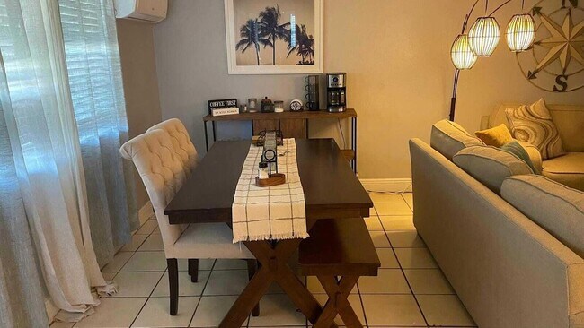 Building Photo - 626 SW 14th Ave