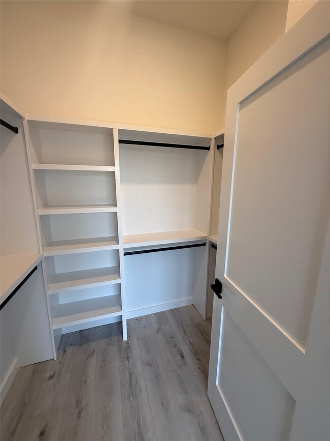 Building Photo - 2000 Riverside Farms Rd