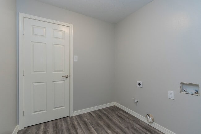 Building Photo - Huge breathtaking home!! Gated comunity wi...