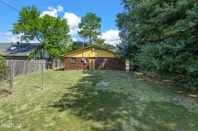 Building Photo - Check Out this 3 Bed 1.5 in Shreveport!