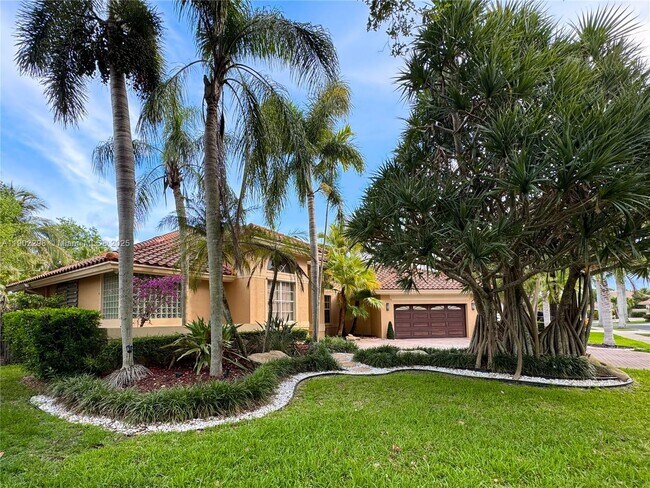 Building Photo - 375 Sabal Way