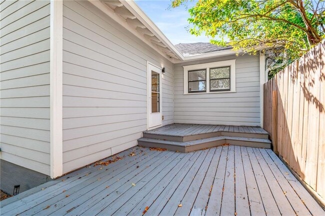 Building Photo - 288 Augusta Ave SE