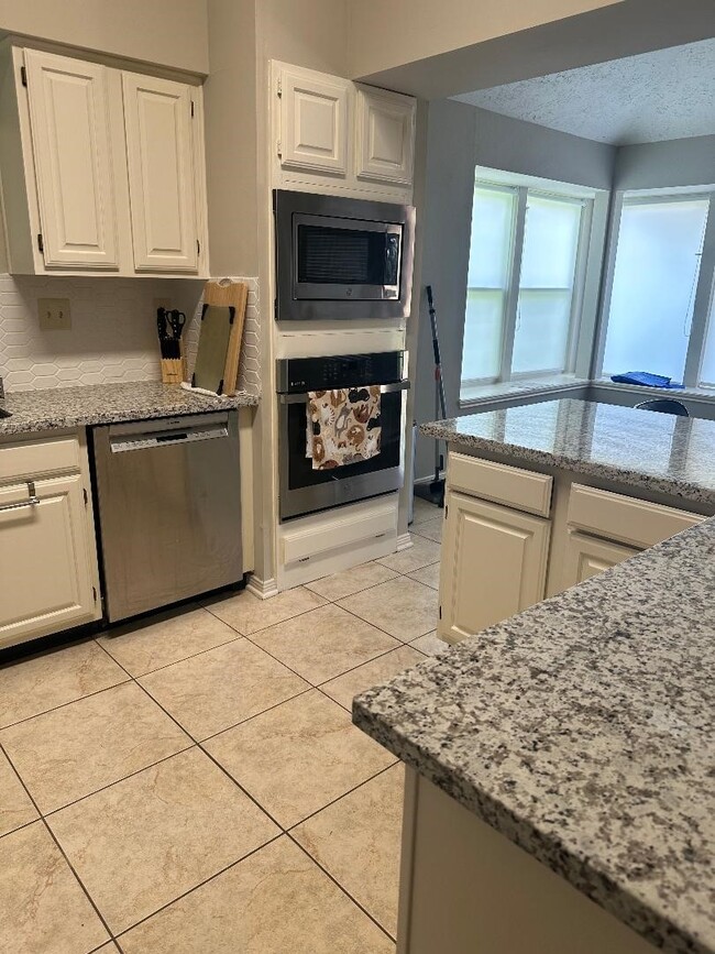 Building Photo - 3826 Carya Cir