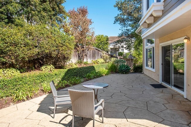 Building Photo - Storke Ranch 3-bd/2.5 bth Home!