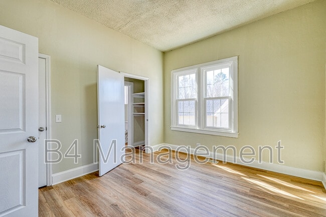 Building Photo - 555 W Peachtree St