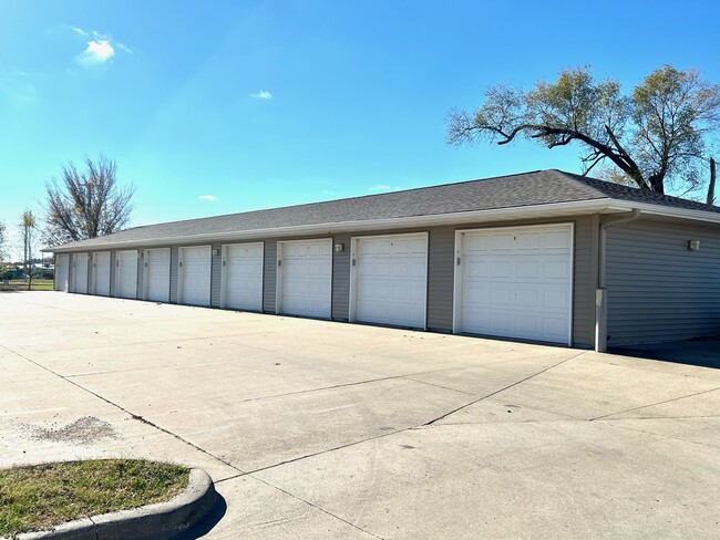 Garage Bays - 120 Oakridge Ave
