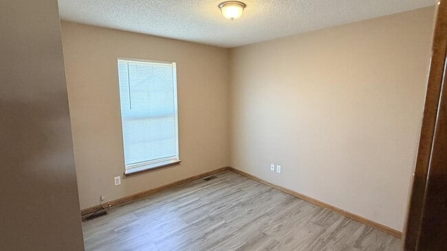 Building Photo - 2213 Larkspur