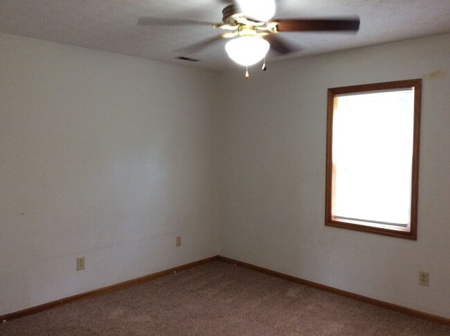 Building Photo - 512 Cougar Pl