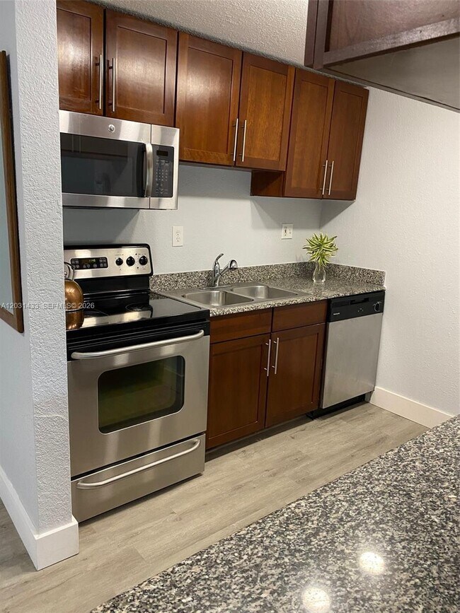 Building Photo - 8950 SW 69th Ct