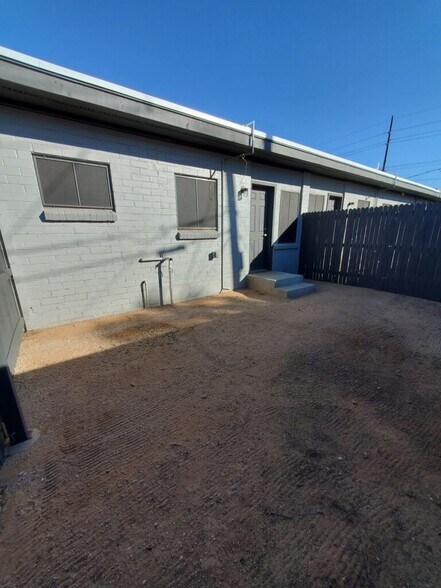 Building Photo - 4137 E Fairmount St