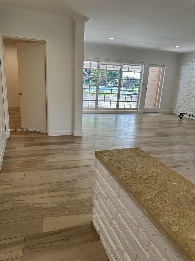 Building Photo - 60 Park Dr