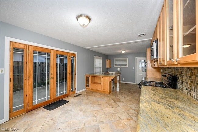 Building Photo - 287 Edgewood Dr