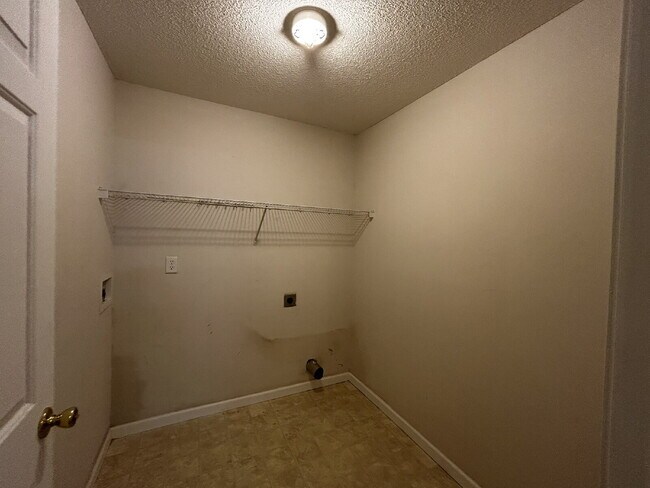 Building Photo - Apartment for Rent