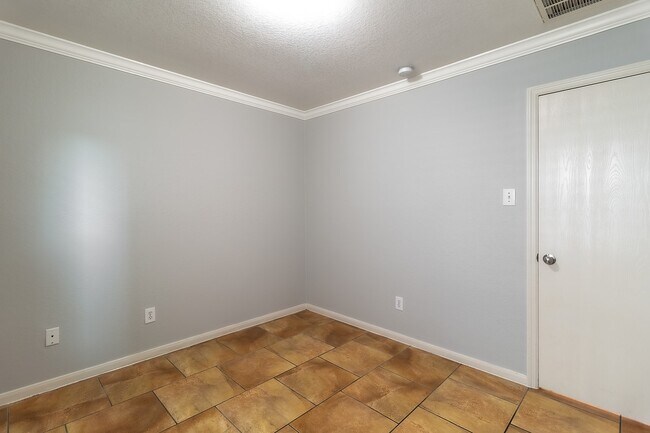 Building Photo - 12907 Regalshire Ct