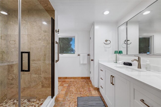 Building Photo - 6659 Lake Cane Dr