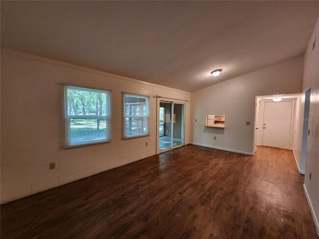 Building Photo - 206 NE 7th Pl