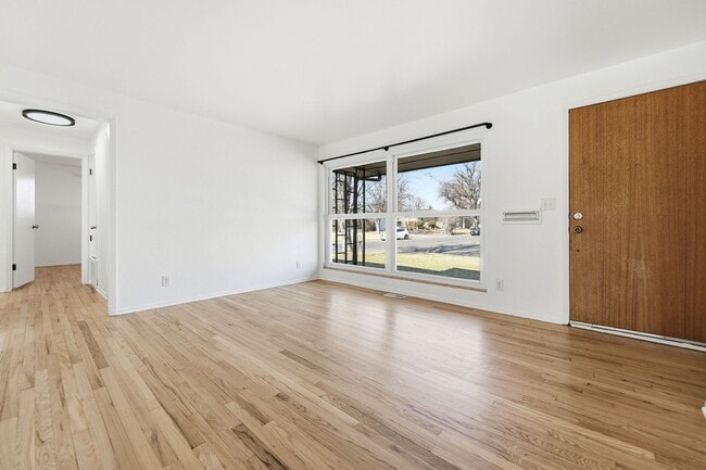 Building Photo - Beautiful 4-bedroom, 2-bathroom home located in the vibrant city of Westminster,