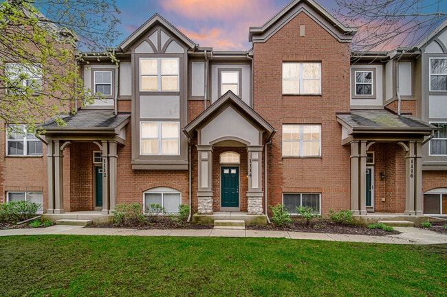 Building Photo - 1114 N Claremont Dr