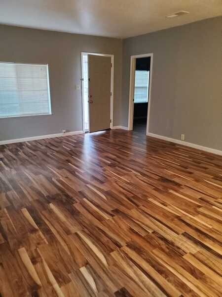 Building Photo - 304 Ruberto St