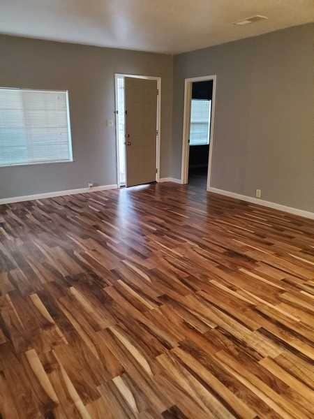 Building Photo - I302RS