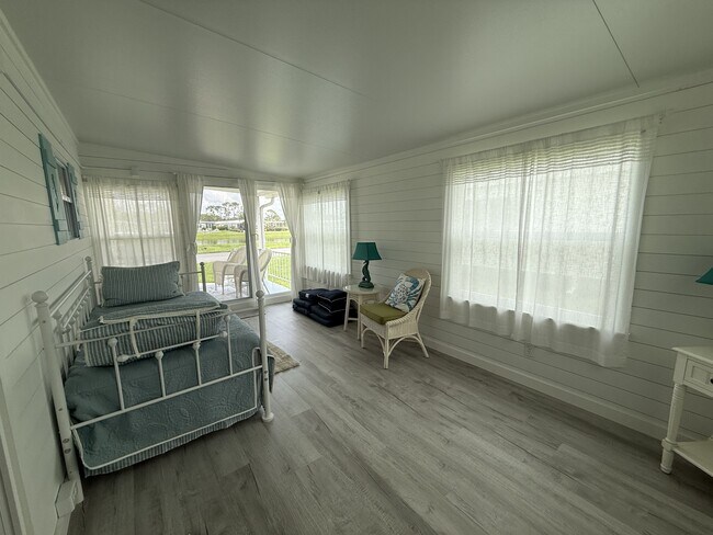 Building Photo - 637 Los Altos