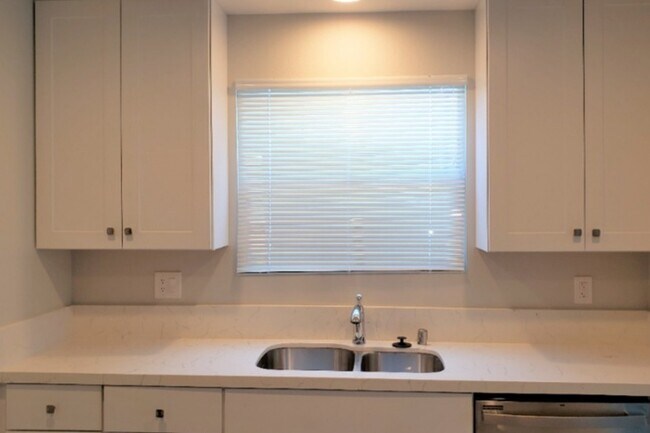 Kitchen sink - 3754 Westwood Blvd