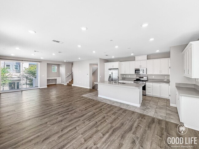 Building Photo - Beautiful 4BD/4BA Townhouse in Otay Ranch ...