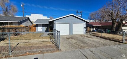 Building Photo - 2bed 1 bath 1 car garage Duplex home. 1mil...