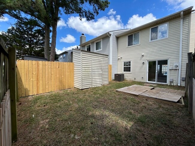 Building Photo - ? Move-In Ready 3BR Townhome | Ask About O...