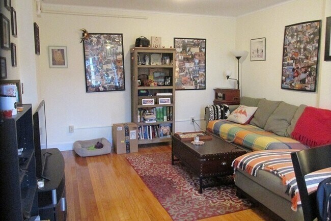 Building Photo - 1450 Beacon St