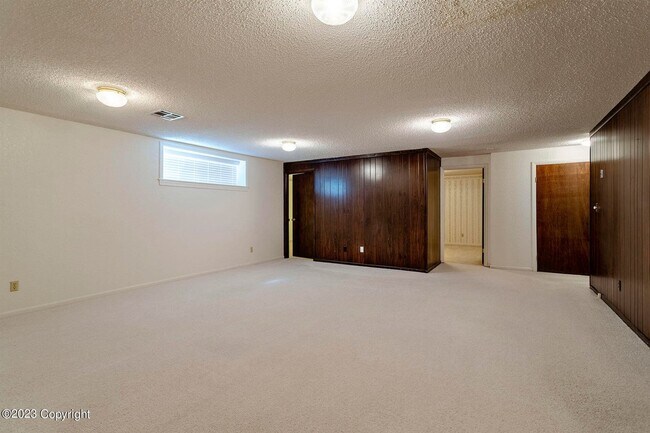 Building Photo - 909 Indian Hills Dr