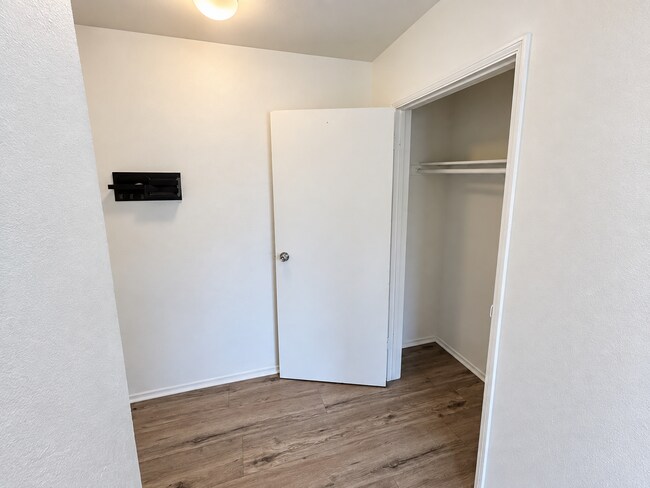 Building Photo - 11441 Oxnard St