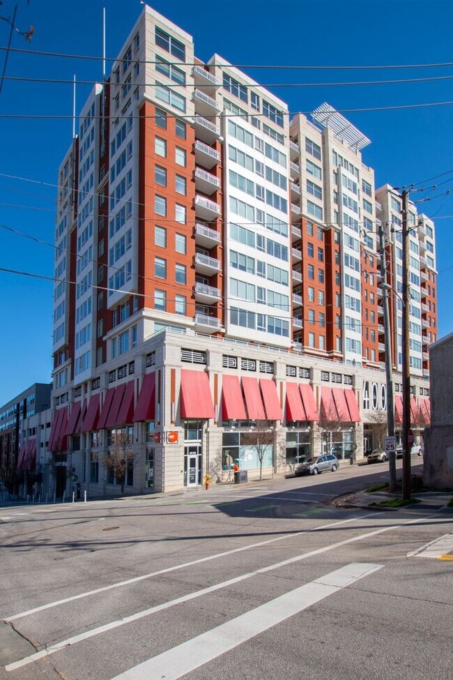 Building Photo - Stunning Studio Apartment with Spectacular Views in Downtown Raleigh