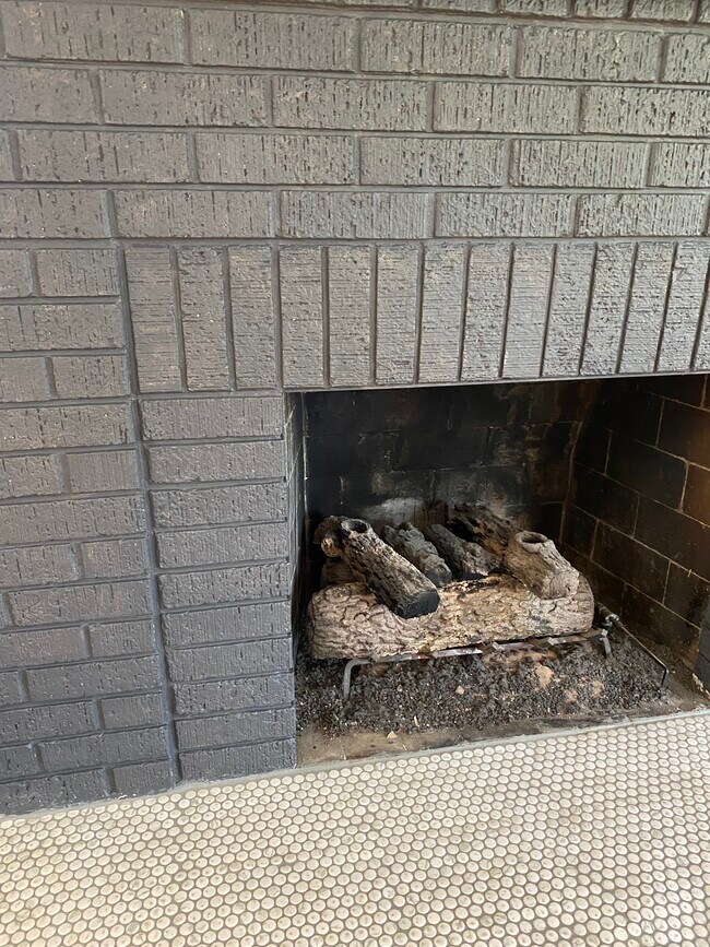 Building Photo - 4407 Pine St