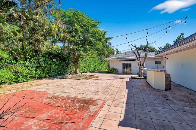 Building Photo - 6731 SW 138th St