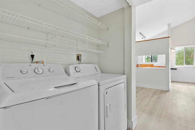 Building Photo - 610 Gardens Dr