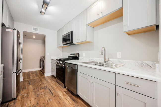 Building Photo - Fully Remodeled 3-Bedroom Townhome