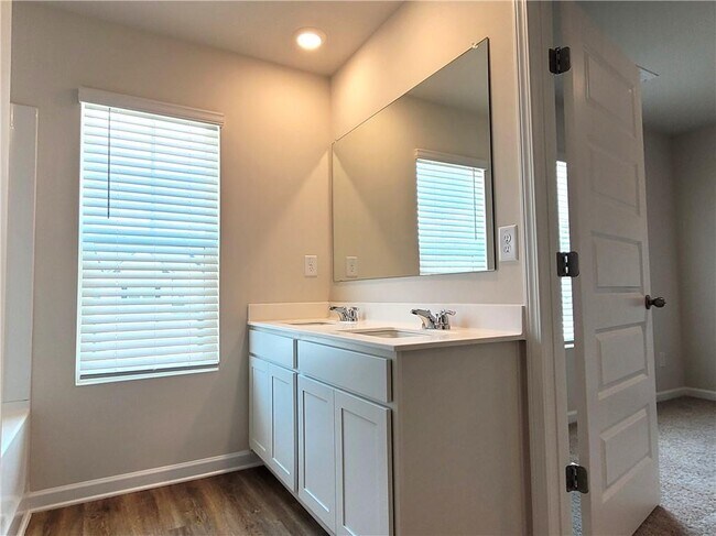 Building Photo - 310 Sound Cir