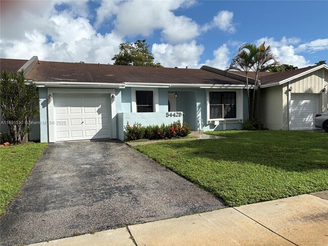 Building Photo - 5442 Lakewood Cir S