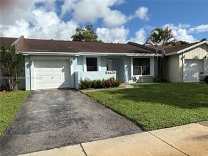 Building Photo - 5442 Lakewood Cir S