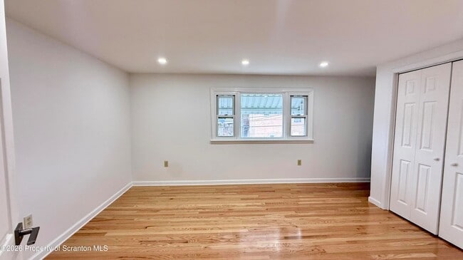 Building Photo - 140 Sand St