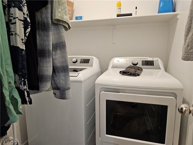 Building Photo - 600 N Carriage Hill Dr