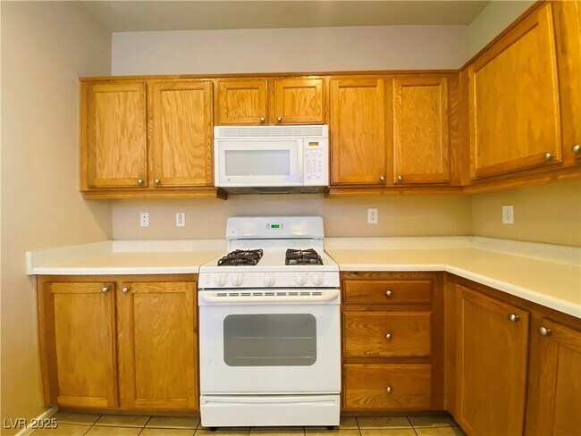 Building Photo - 3646 Surfboard Ct